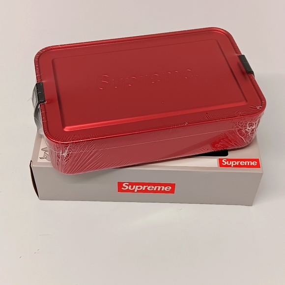 Supreme Metal Box Supreme SIGG Large Metal Box Plus Red